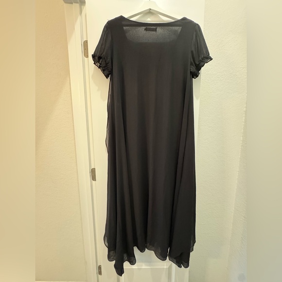 Dress V Flowy, Black Dress - Picture 2 of 4